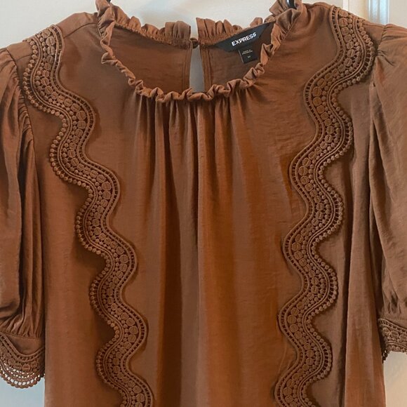 Express Brown Shirt w Detailing Throughout Size Medium - Picture 3 of 13